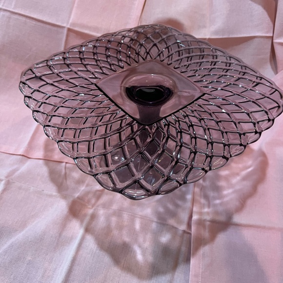 🌸 Vintage Lavender Trellis Pedestal Cake Stand by L.E. Smith | 1950s. - Picture 3 of 7
